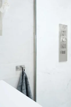Beslag Design Base 210 - 2 kroge^ Badeværelsestilbehør