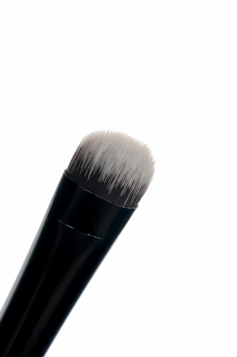 Brushworks No. 17 Carving Brush^ Makeupbørster