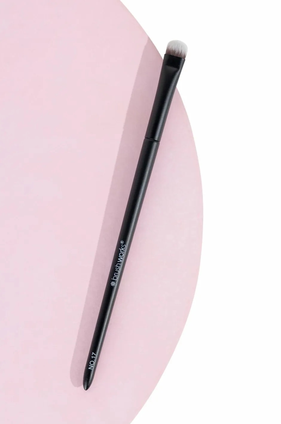 Brushworks No. 17 Carving Brush^ Makeupbørster