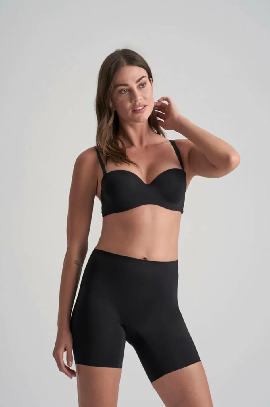 Online Formende shorts Smooth Essentials Mid Waist Short - light support Dame Shaping