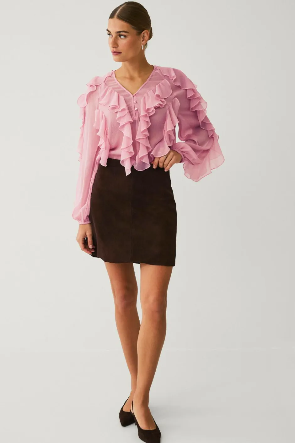 Outlet Collection Bluse med volanter Dame Skjorter & Bluser