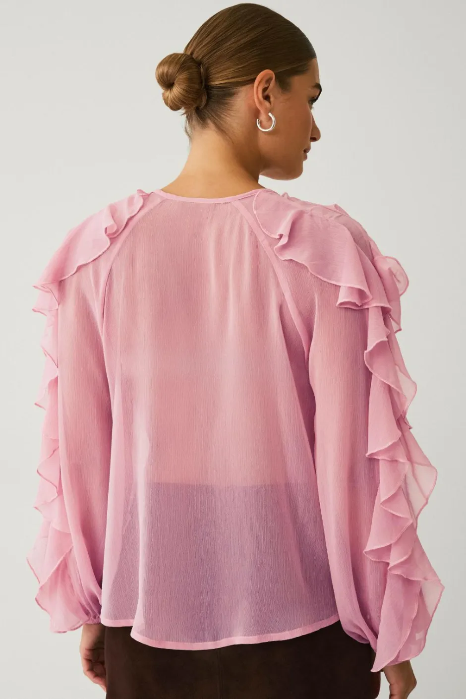 Outlet Collection Bluse med volanter Dame Skjorter & Bluser