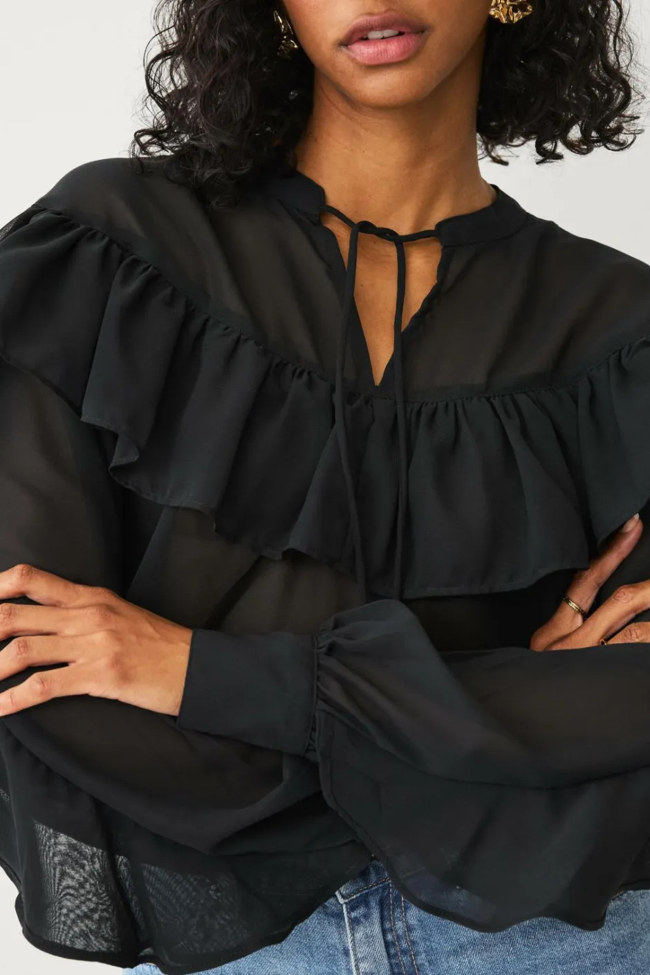Outlet Collection Bluse med volanter Dame Skjorter & Bluser