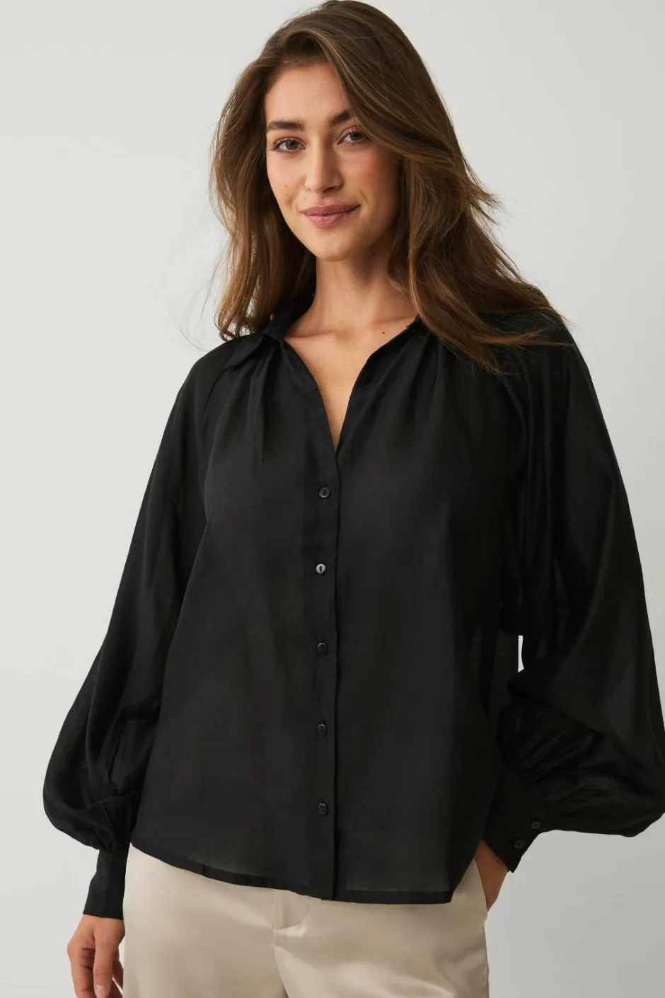 Hot Collection Gennemsigtig bluse med v-hals Dame Skjorter & Bluser