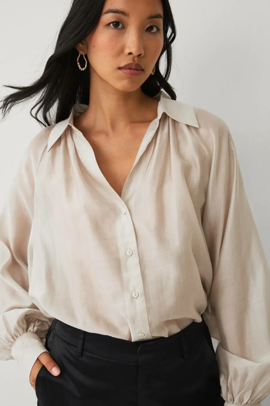 Hot Collection Gennemsigtig bluse med v-hals Dame Skjorter & Bluser