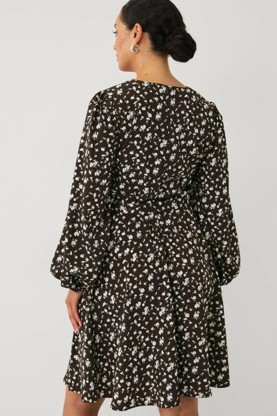 Outlet Collection Kjole med slips Dame Kjoler