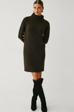 Outlet Collection Ribstrikket kjole med polokrave Dame Kjoler