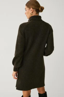 Outlet Collection Ribstrikket kjole med polokrave Dame Kjoler