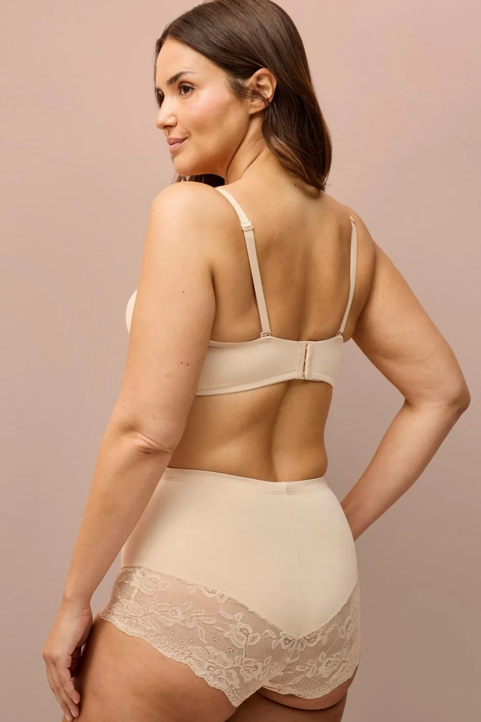 Ellos Collection Shapingtrusser med blondedetaljer - medium støtte^Dame Shaping