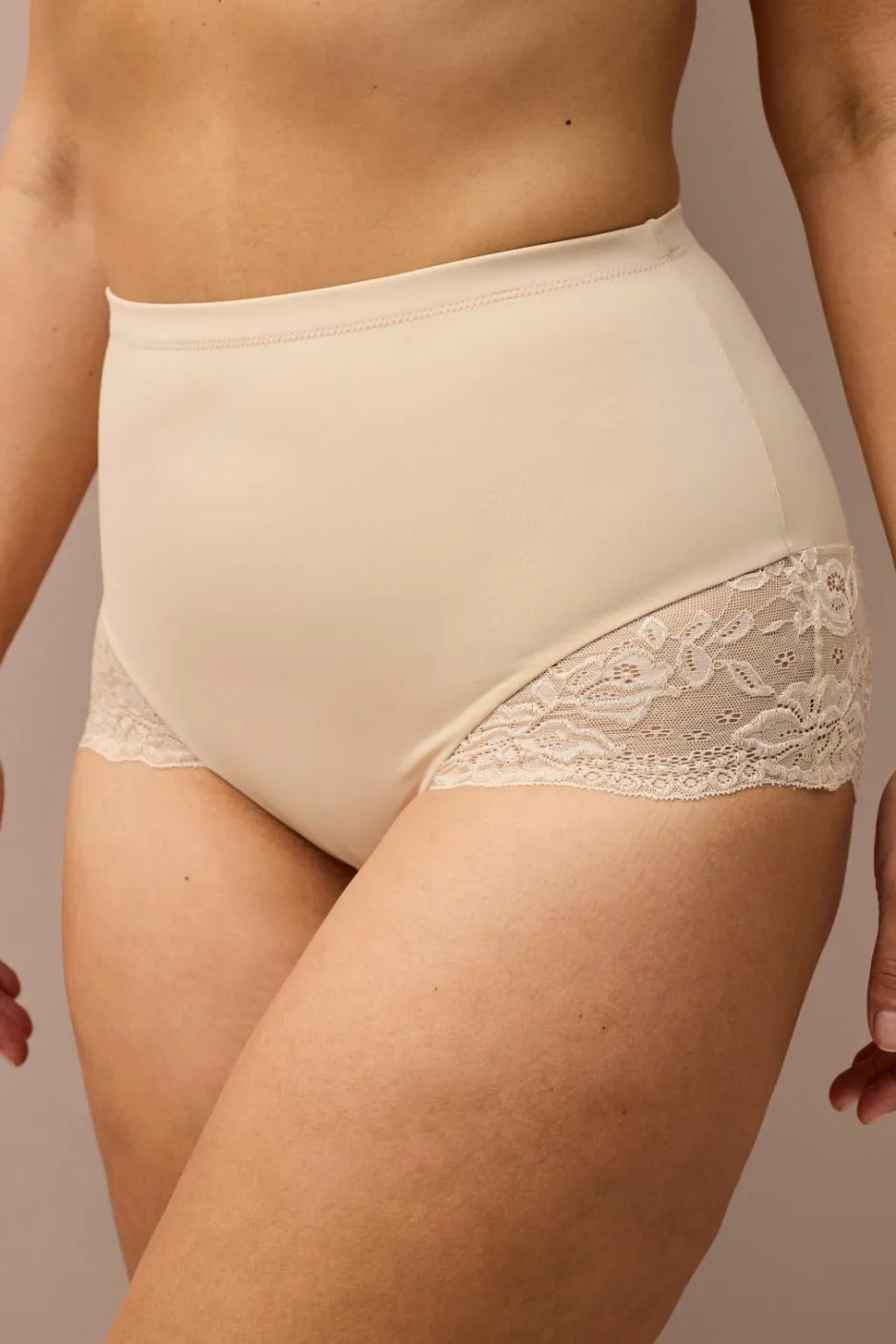 Ellos Collection Shapingtrusser med blondedetaljer - medium støtte^Dame Shaping