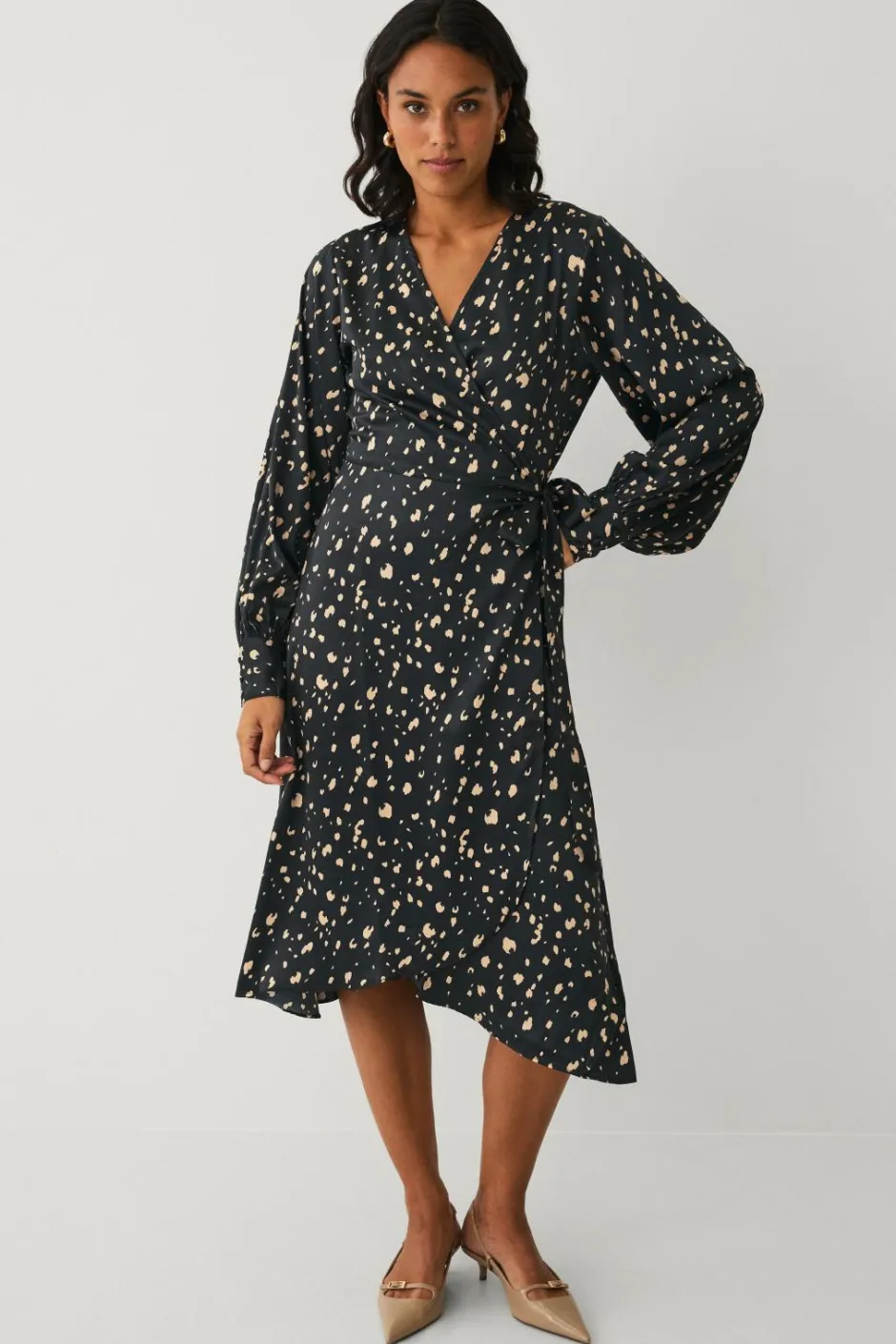 Clearance Collection Slå-om kjole i satin Dame Kjoler