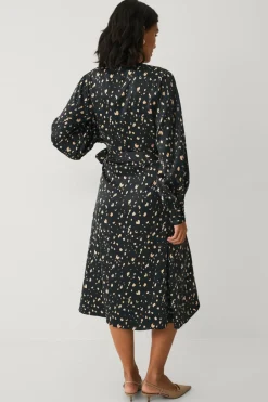 Clearance Collection Slå-om kjole i satin Dame Kjoler