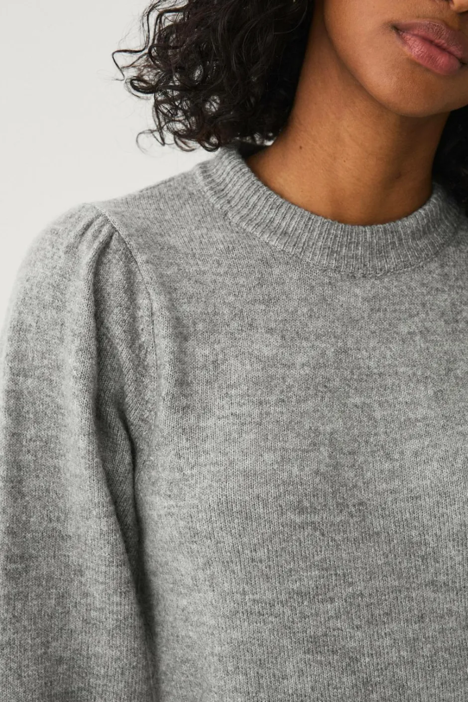 Outlet Collection Strikket kjole med lange ærmer Dame Kjoler