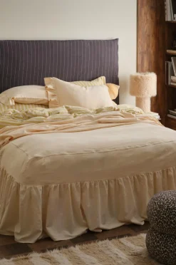 Hot Home Sengetæppe Elly Frill i genanvendt halvlinned Sengetæpper