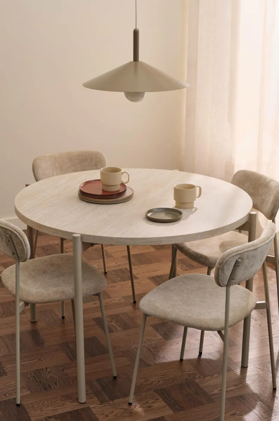Hot Home Spisegruppe Tridita med 1 bord + 4 stole Spisegrupper