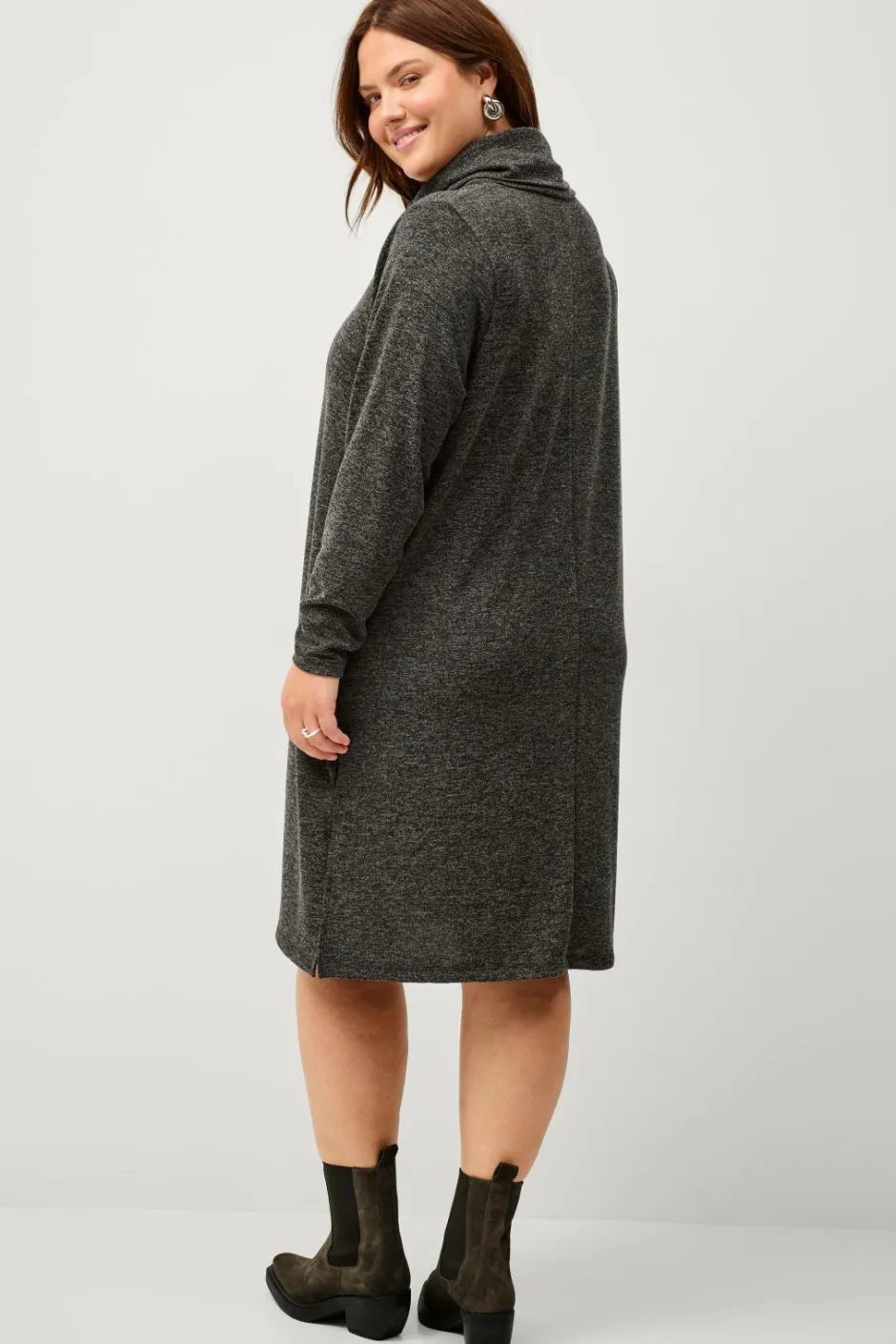 Ellos Plus collection Strikket kjole med turtleneck^Dame Kjoler