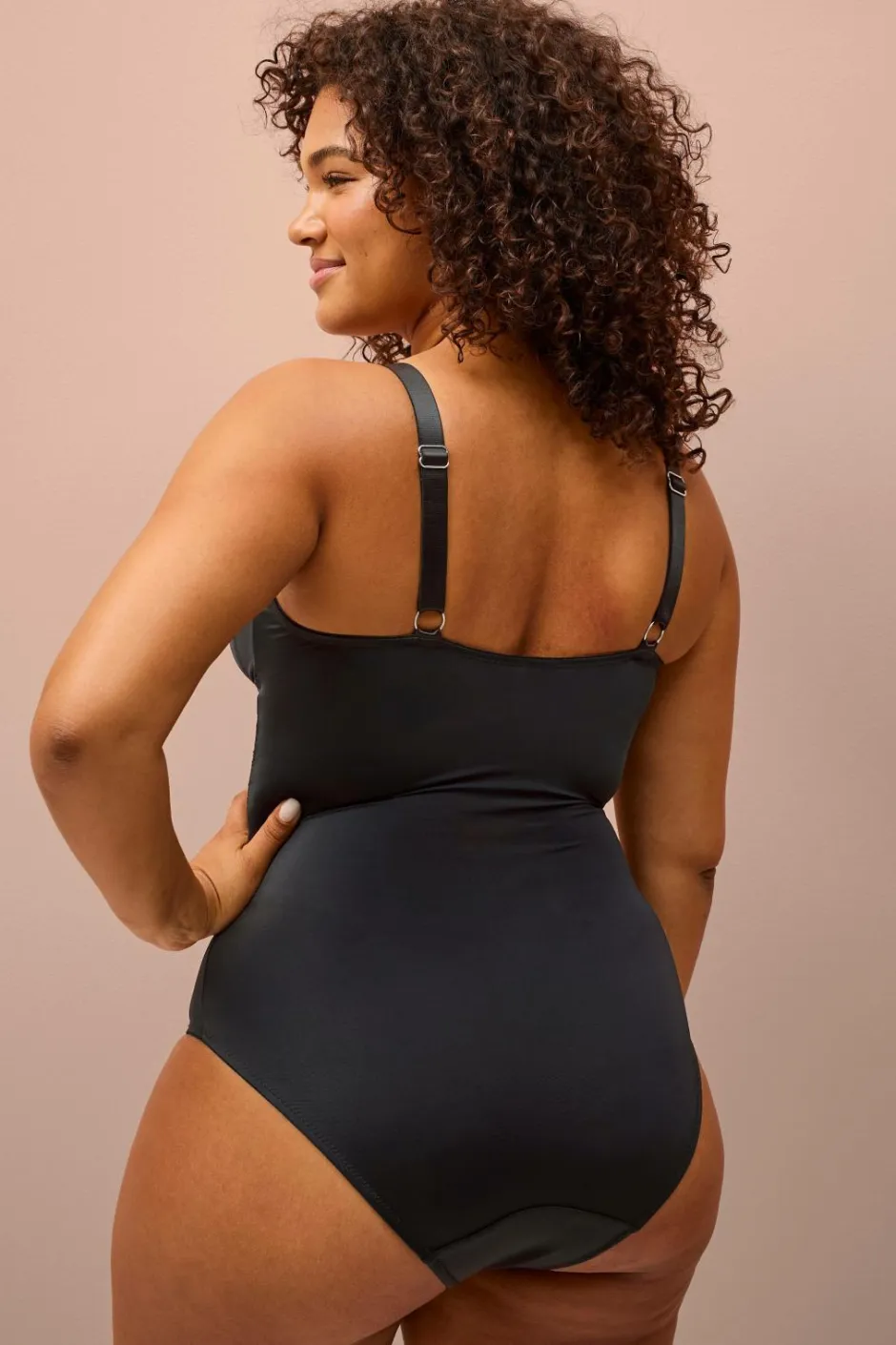 Sale Plus collection Shapingbody med blondedetaljer - medium støtte Dame Shaping