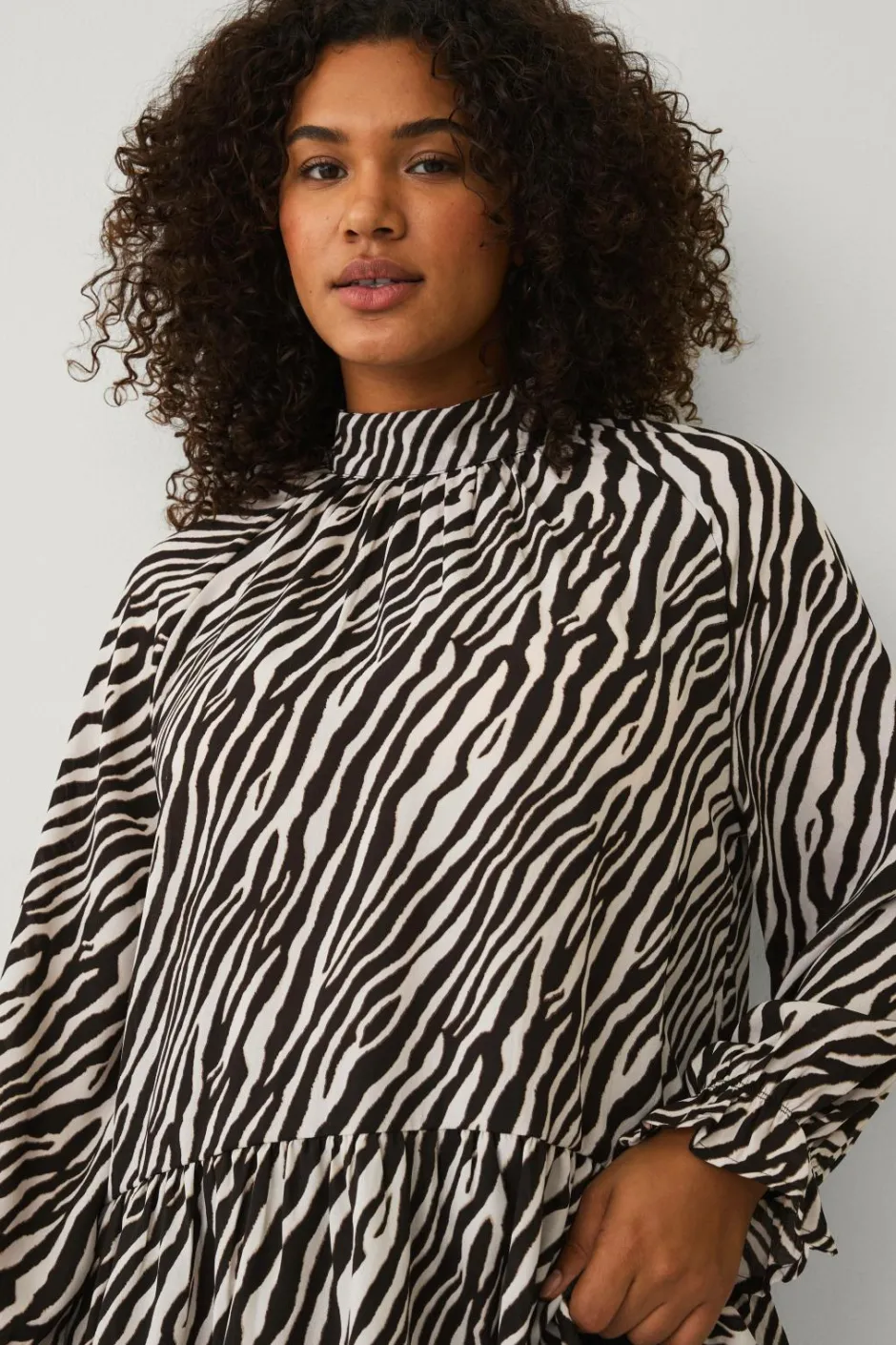 Ellos Plus collection Chiffonbluse med flæser^Dame Skjorter & Bluser
