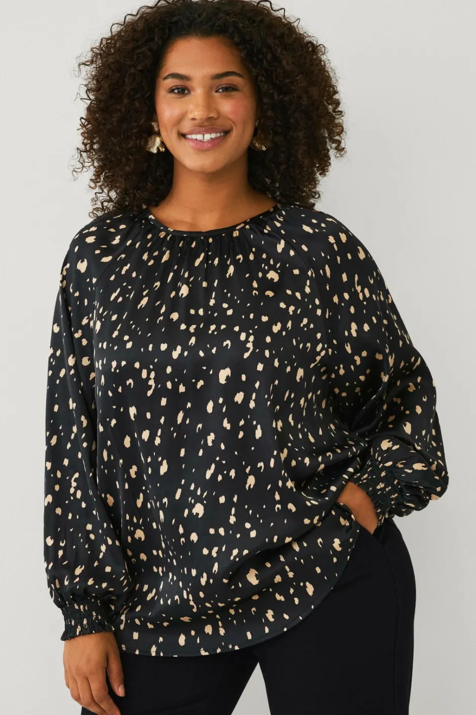 Outlet Plus collection Bluse i satin Dame Skjorter & Bluser