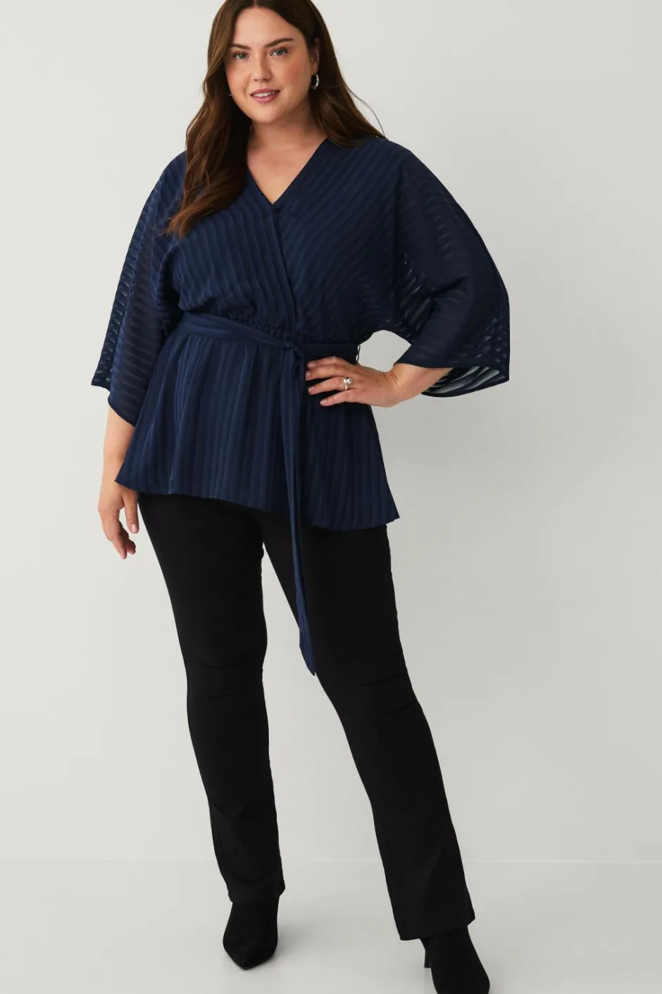 Sale Plus collection Bluse med V-hals Dame Skjorter & Bluser