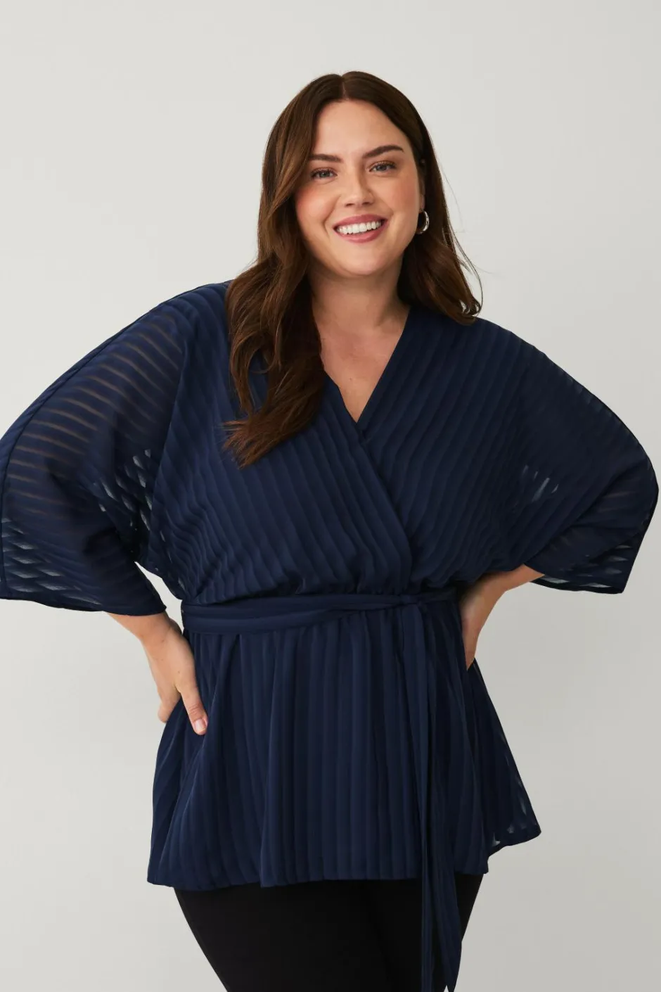 Sale Plus collection Bluse med V-hals Dame Skjorter & Bluser