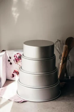 Heirol Rund kageform 23 cm anodiseret aluminium^ Bagetilbehør & Bageredskaber
