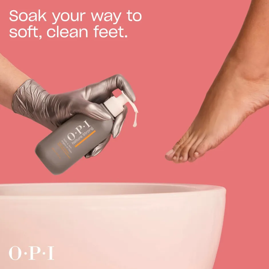 OPI Nature Strong Soften Up Pedi Soak 250 Ml^ Kropspleje