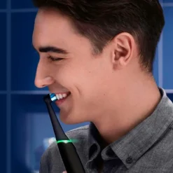 Oral B Eltandbørste iO6 Series M6 Black/Light Rose^ Tandpleje
