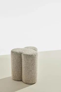 Pastill Bodhi puf i bouclé ø 40 cm^ Puffer & Fodskamler
