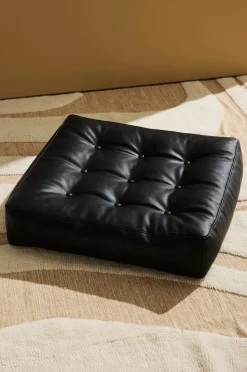 Discount Luca gulvpude i vegansk læder 64x64x15 cm Puffer & Fodskamler